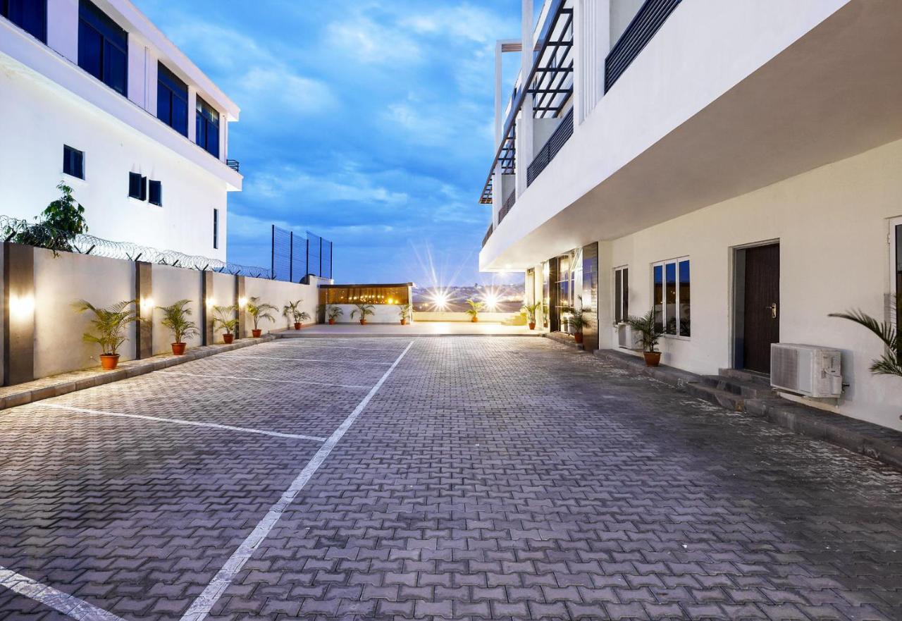 אבוג'ה Aveon Hotel מראה חיצוני תמונה